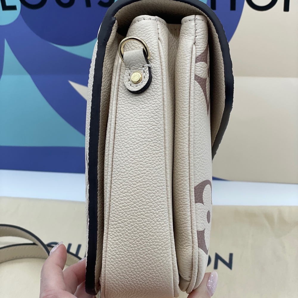 ❌❌sold❌❌Louis Vuitton Bi-Color Pouchette Métis - Picture 3 of 10